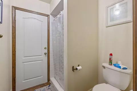Bath - 723 W Pine St, Exeter, CA 93221 photo 2 of 4