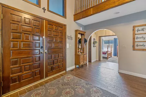 Entry Way - 723 W Pine St, Exeter, CA 93221 photo 5 of 9