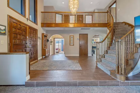 Entry Way - 723 W Pine St, Exeter, CA 93221 photo 3 of 9