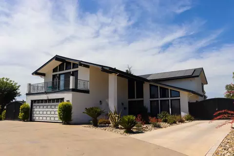 723 W Pine St, Exeter, CA 93221