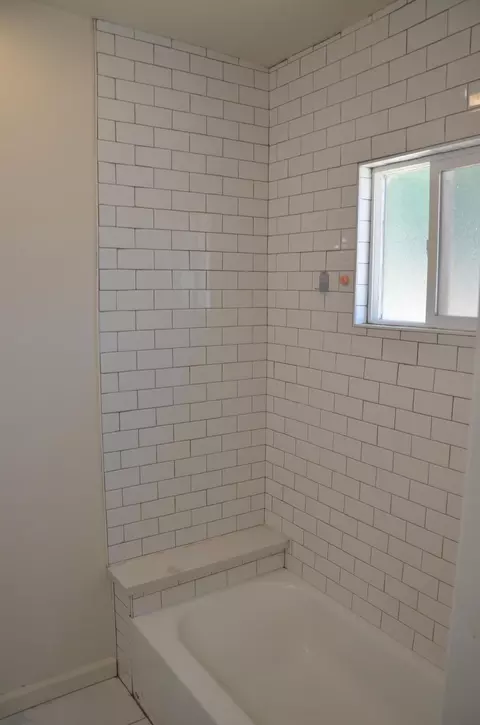 Bath - 648 B St, Lemoore, CA 93245 photo 2 of 8