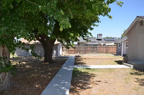 Exterior - 648 B St, Lemoore, CA 93245 photo 7 of 8