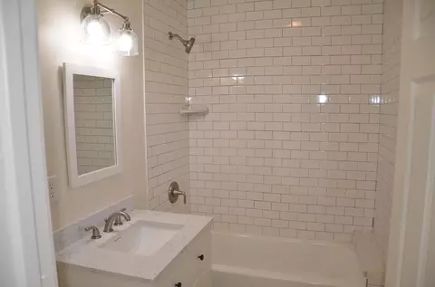 Bath - 648 B St, Lemoore, CA 93245 photo 7 of 8
