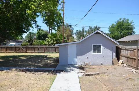 Exterior - 648 B St, Lemoore, CA 93245 photo 2 of 8