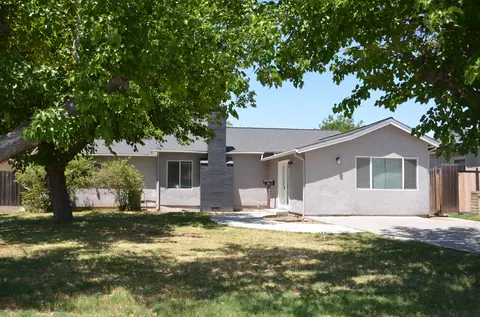 648 B St, Lemoore, CA 93245