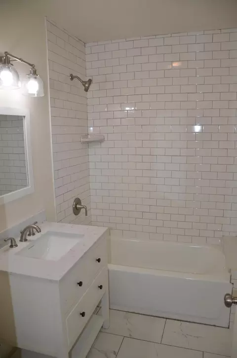 Bath - 648 B St, Lemoore, CA 93245 photo 6 of 8