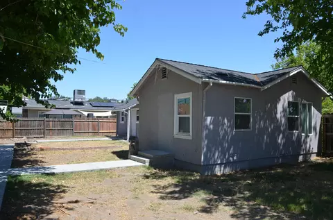 Exterior - 648 B St, Lemoore, CA 93245 photo 6 of 8