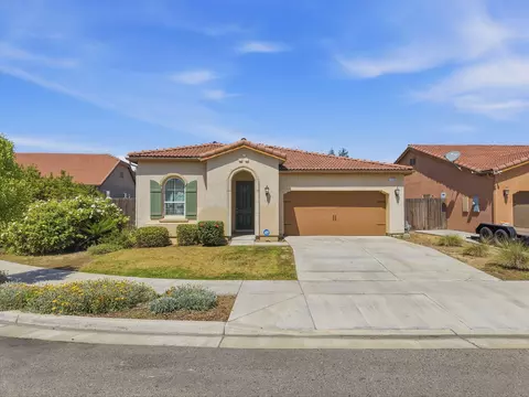 1119 N Linda Vista Ct, Visalia, CA 93291