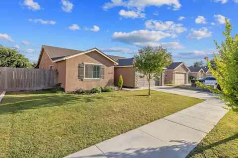 Exterior - 2149 E Delta Ct, Visalia, CA 93292 photo 4 of 9