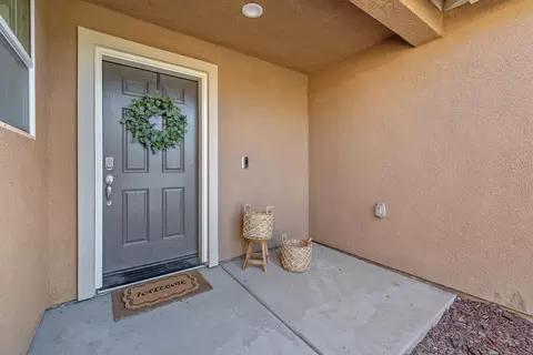 Entry Way - 2149 E Delta Ct, Visalia, CA 93292 photo 1 of 10