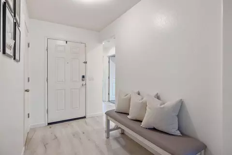 Entry Way - 2149 E Delta Ct, Visalia, CA 93292 photo 4 of 10