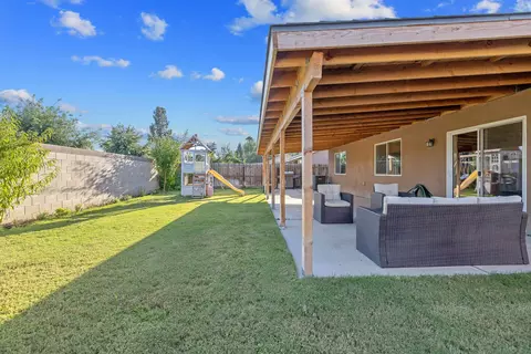 Exterior - 2149 E Delta Ct, Visalia, CA 93292 photo 7 of 9