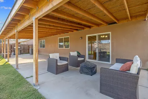 Exterior - 2149 E Delta Ct, Visalia, CA 93292 photo 6 of 9