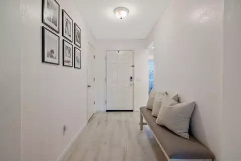 Entry Way - 2149 E Delta Ct, Visalia, CA 93292 photo 3 of 10