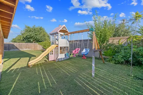 Exterior - 2149 E Delta Ct, Visalia, CA 93292 photo 9 of 9