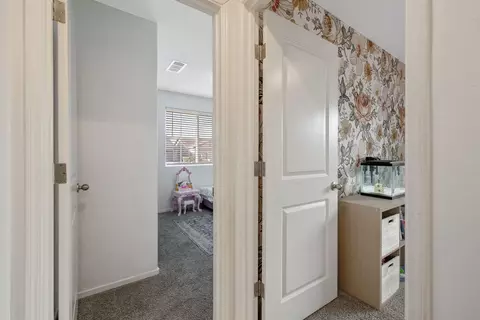Entry Way - 2149 E Delta Ct, Visalia, CA 93292 photo 7 of 10