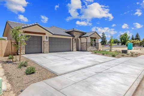 1024 N Rono St, Visalia, CA 93291