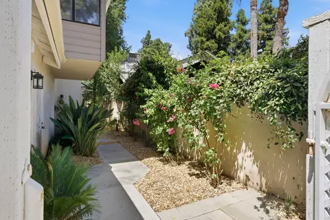 Exterior - 1624 E Castleview Dr, Visalia, CA 93292 photo 4 of 10