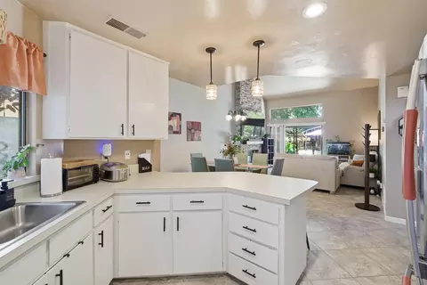 Kitchen - 1624 E Castleview Dr, Visalia, CA 93292 photo 6 of 6