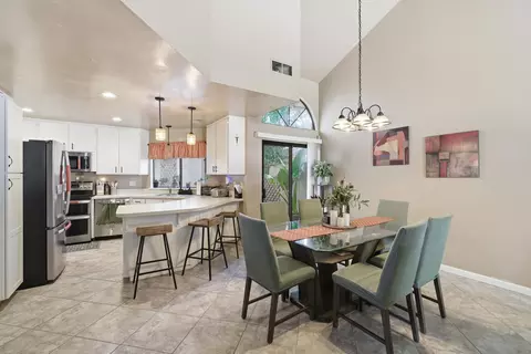 Dining - 1624 E Castleview Dr, Visalia, CA 93292 photo 2 of 2