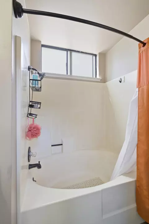 Bath - 1624 E Castleview Dr, Visalia, CA 93292 photo 5 of 5