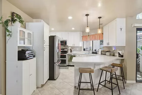 Kitchen - 1624 E Castleview Dr, Visalia, CA 93292 photo 1 of 6