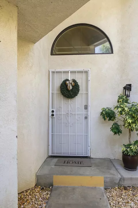 Entry Way - 1624 E Castleview Dr, Visalia, CA 93292 photo 1 of 5