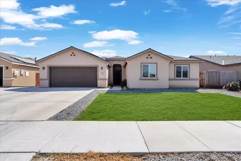 2439 Madeline Dr, Hanford, CA 93230