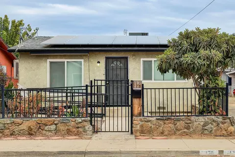 176 N Manzanillo St, Woodlake, CA 93286
