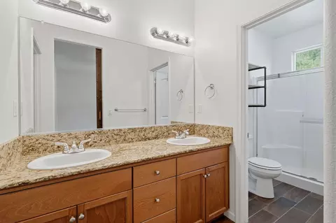 Bath - 1078 Geneva Dr, Lemoore, CA 93245 photo 1 of 4