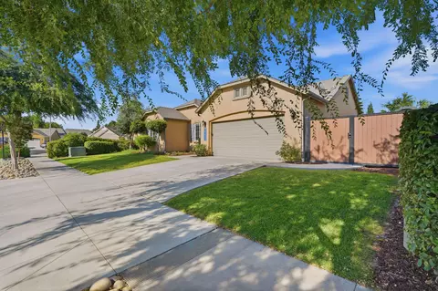 Exterior - 1078 Geneva Dr, Lemoore, CA 93245 photo 4 of 14