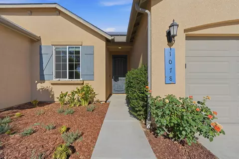 Exterior - 1078 Geneva Dr, Lemoore, CA 93245 photo 5 of 14