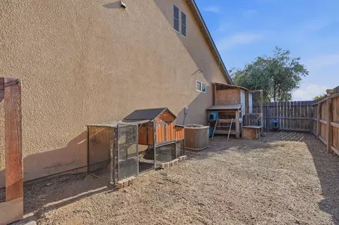 Exterior - 1078 Geneva Dr, Lemoore, CA 93245 photo 14 of 14