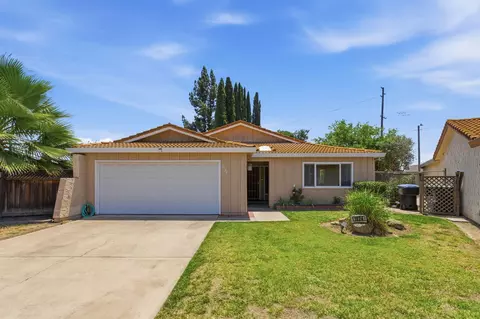 1924 S Royal Oaks Dr, Visalia, CA 93277