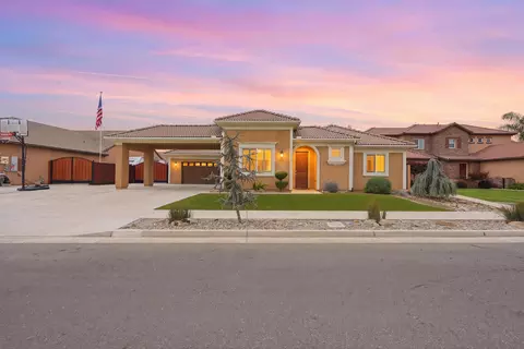 6641 W Oriole Ave, Visalia, CA 93291