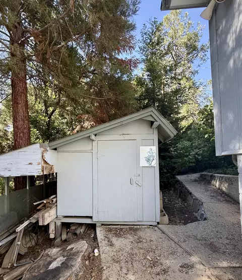 Exterior - 1207 Pine Haven Ct, Springville, CA 93265 photo 2 of 7
