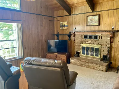 Living - 1207 Pine Haven Ct, Springville, CA 93265 photo 2 of 3