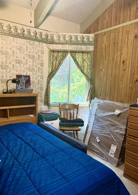 Bedroom - 1207 Pine Haven Ct, Springville, CA 93265 photo 2 of 2