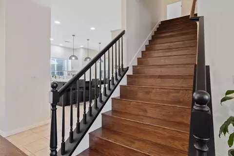 Entry Way - 1156 Joy Ct, Exeter, CA 93221 photo 6 of 8