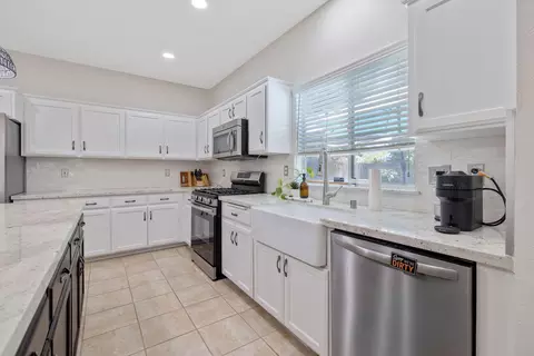 Kitchen - 1156 Joy Ct, Exeter, CA 93221 photo 5 of 5
