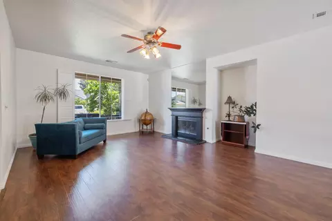 Living - 1156 Joy Ct, Exeter, CA 93221 photo 2 of 9