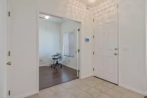 Entry Way - 1156 Joy Ct, Exeter, CA 93221 photo 2 of 8