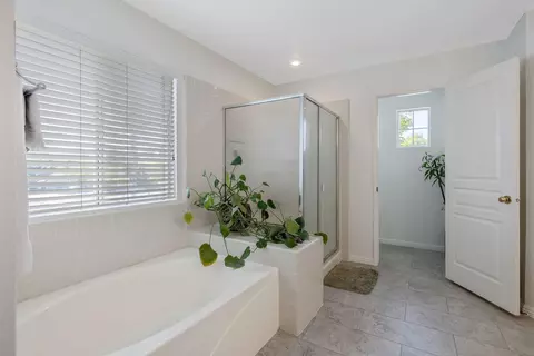 Bath - 1156 Joy Ct, Exeter, CA 93221 photo 4 of 4