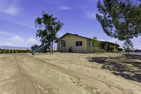 Exterior - 4015 Road 256, Ducor, CA 93218 photo 5 of 25