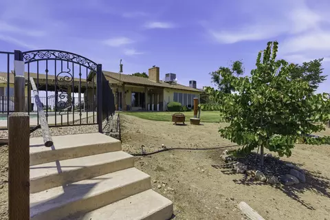 Exterior - 4015 Road 256, Ducor, CA 93218 photo 17 of 25