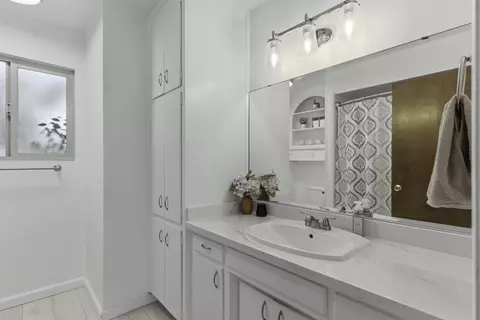 Bath - 4015 Road 256, Ducor, CA 93218 photo 1 of 1