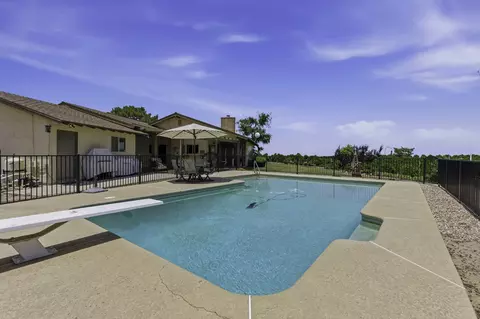 Exterior - 4015 Road 256, Ducor, CA 93218 photo 11 of 25