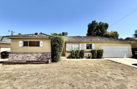 2438 W Walnut Ave, Visalia, CA 93277