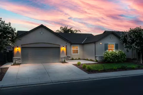 1664 Softwind Dr, Tulare, CA 93274