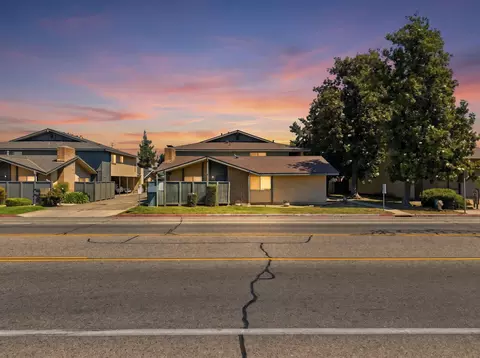2414 W Whitendale Ave, Visalia, CA 93277